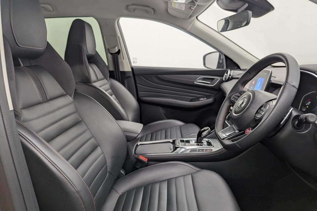 A 2024 MG MG HS 1.5 T-GDI Trophy SUV 5dr Petrol DCT Euro 6 (s/s) (162 ps) Award Winning 5 S A 2024 MG MG HS 1.5 T-GDI Trophy SUV 5dr Petrol DCT Euro 6 (s/s) (162 ps) Award Winning 5 S