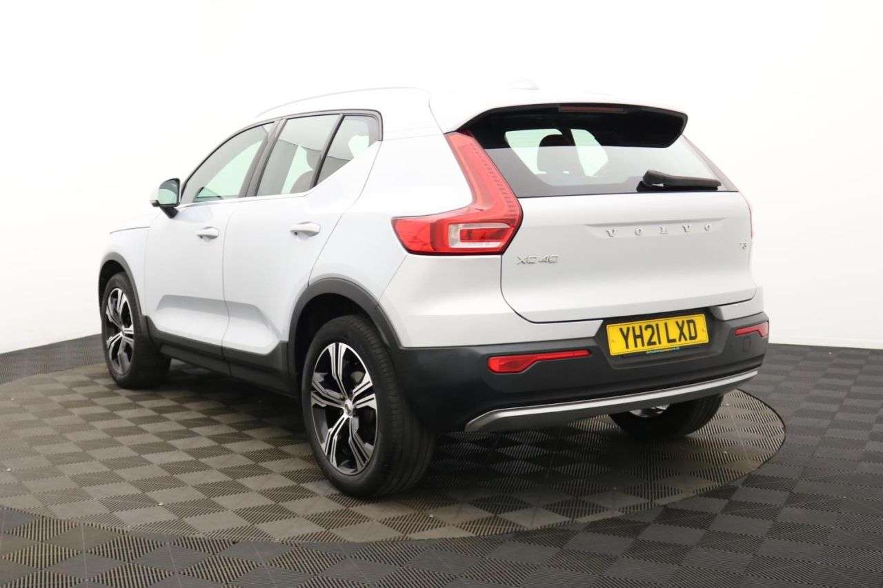 2021 VOLVO XC40 2021 VOLVO XC40