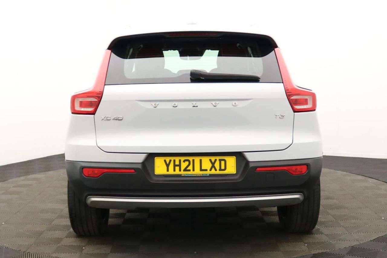 2021 VOLVO XC40 2021 VOLVO XC40