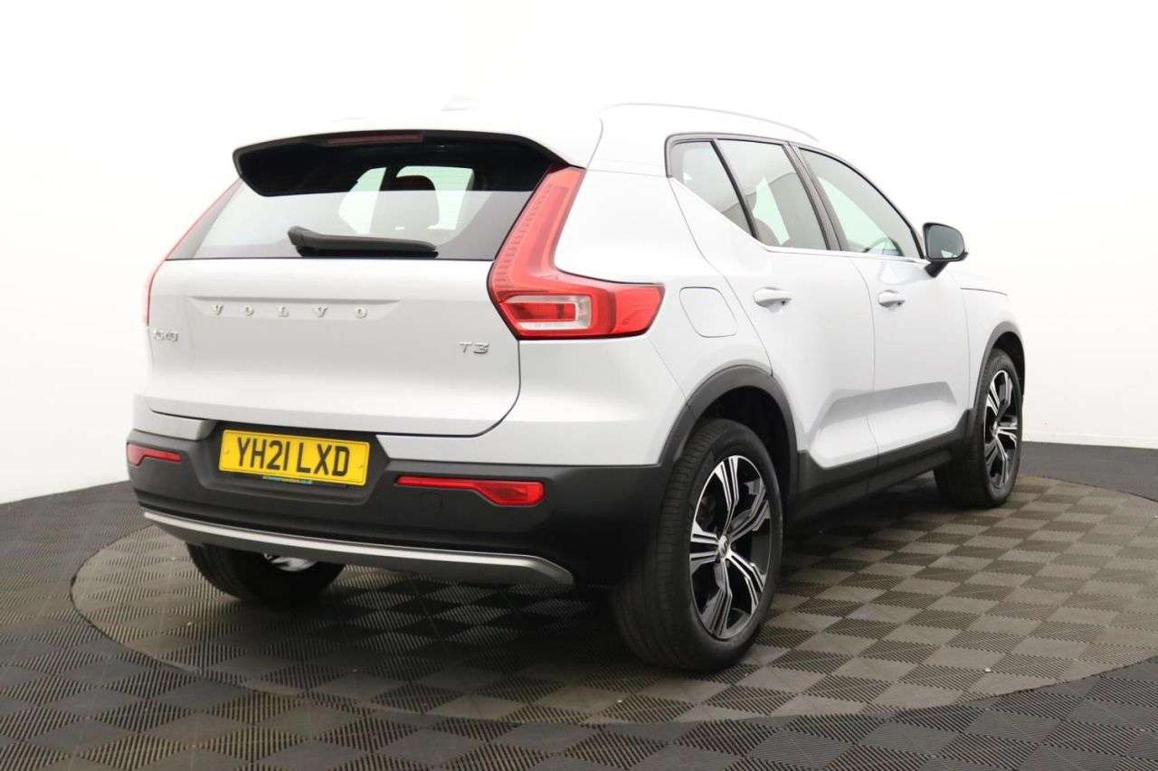 2021 VOLVO XC40 2021 VOLVO XC40