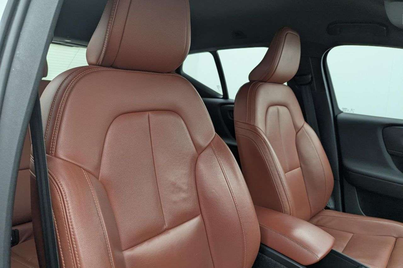 2021 VOLVO XC40 2021 VOLVO XC40