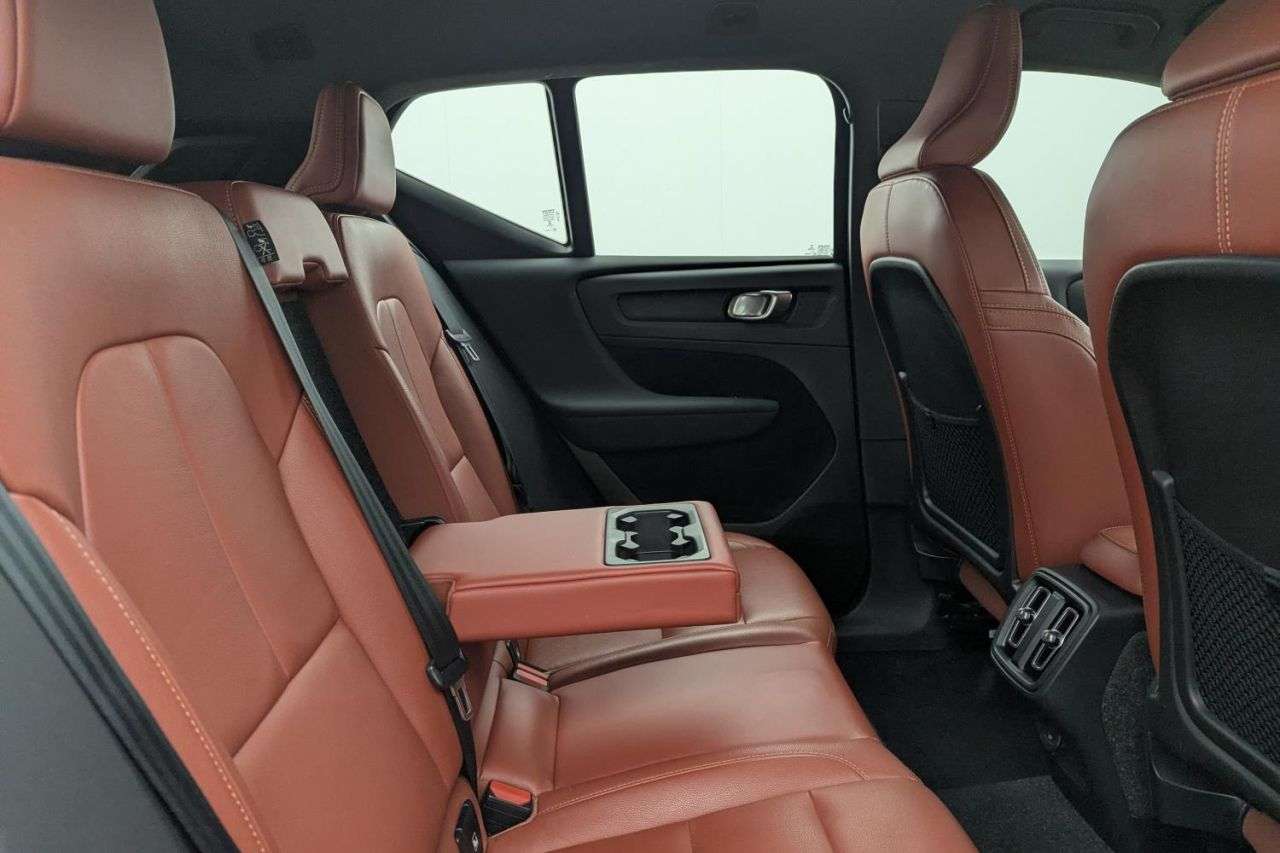2021 VOLVO XC40 2021 VOLVO XC40