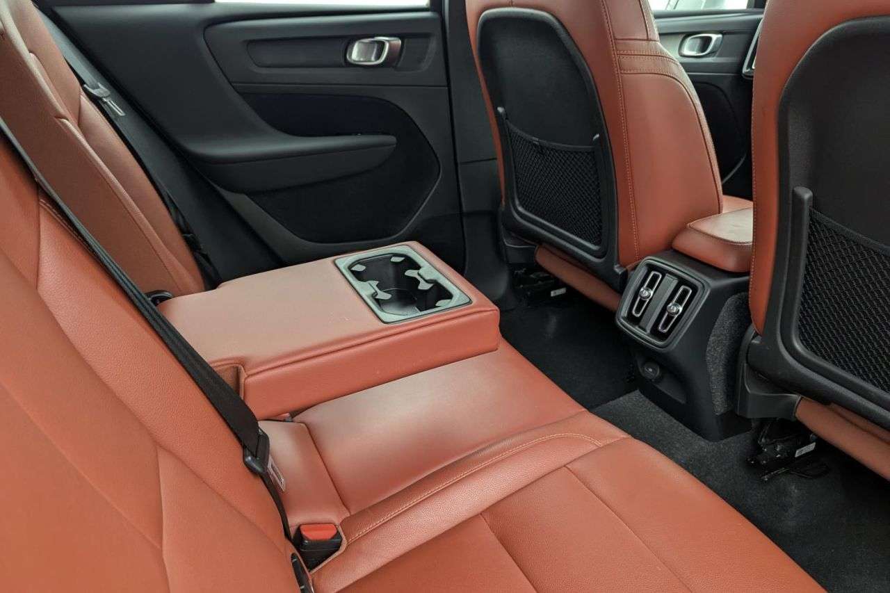 2021 VOLVO XC40 2021 VOLVO XC40