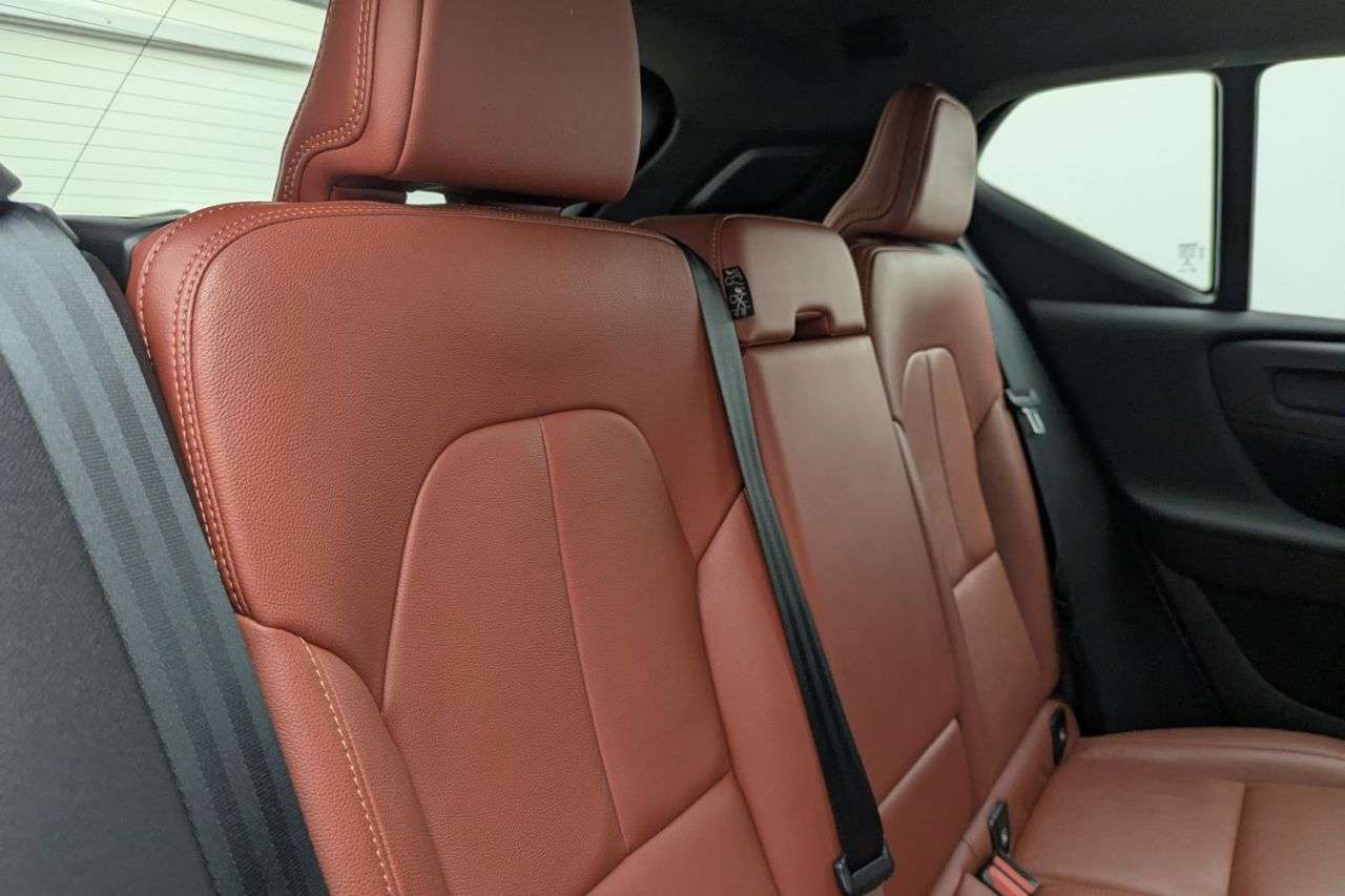 2021 VOLVO XC40 2021 VOLVO XC40