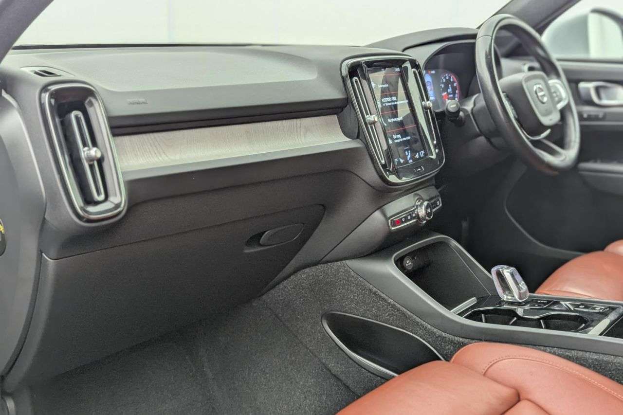 2021 VOLVO XC40 2021 VOLVO XC40