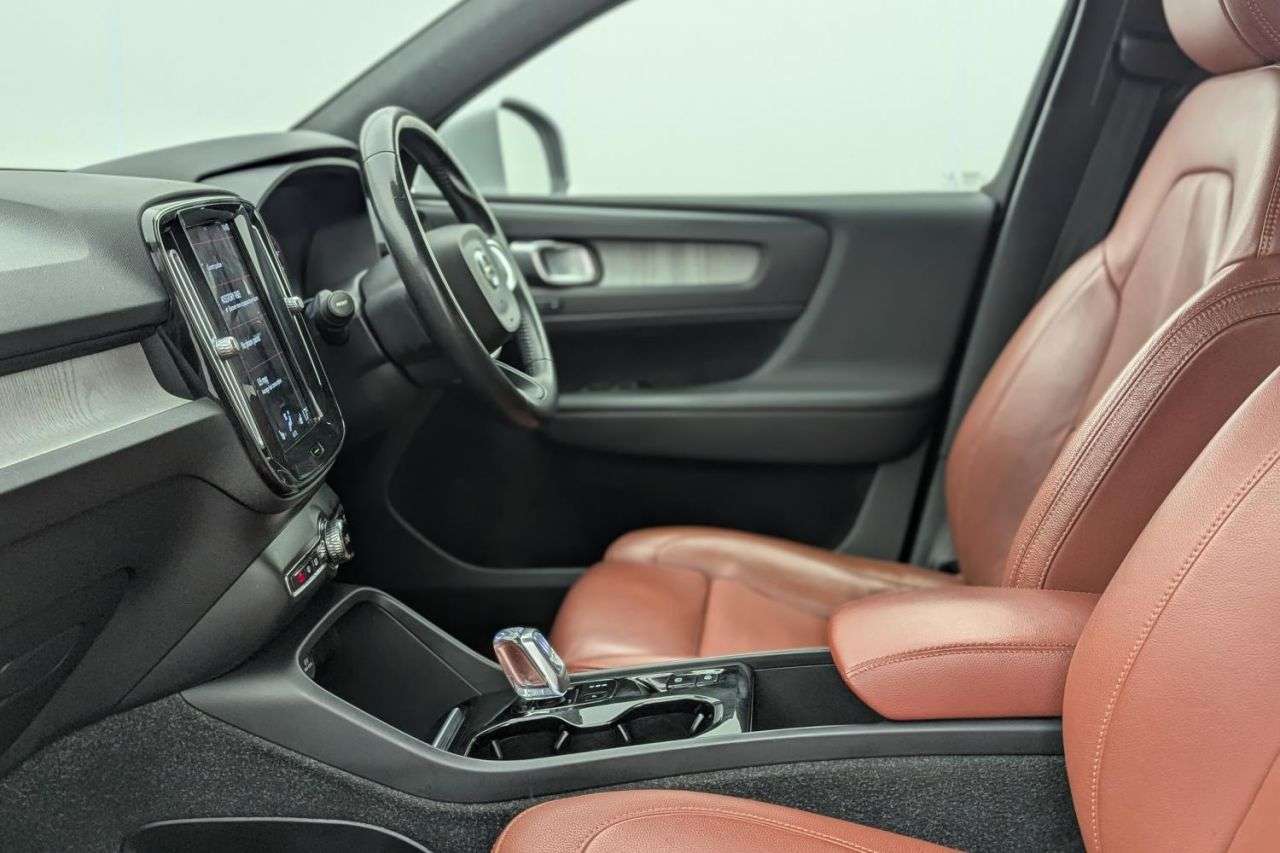 2021 VOLVO XC40 2021 VOLVO XC40