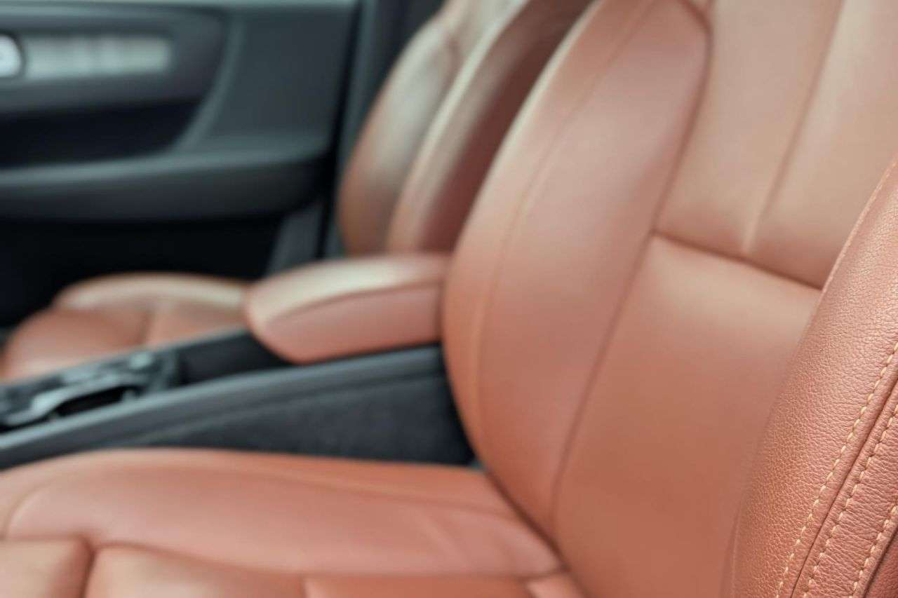 2021 VOLVO XC40 2021 VOLVO XC40