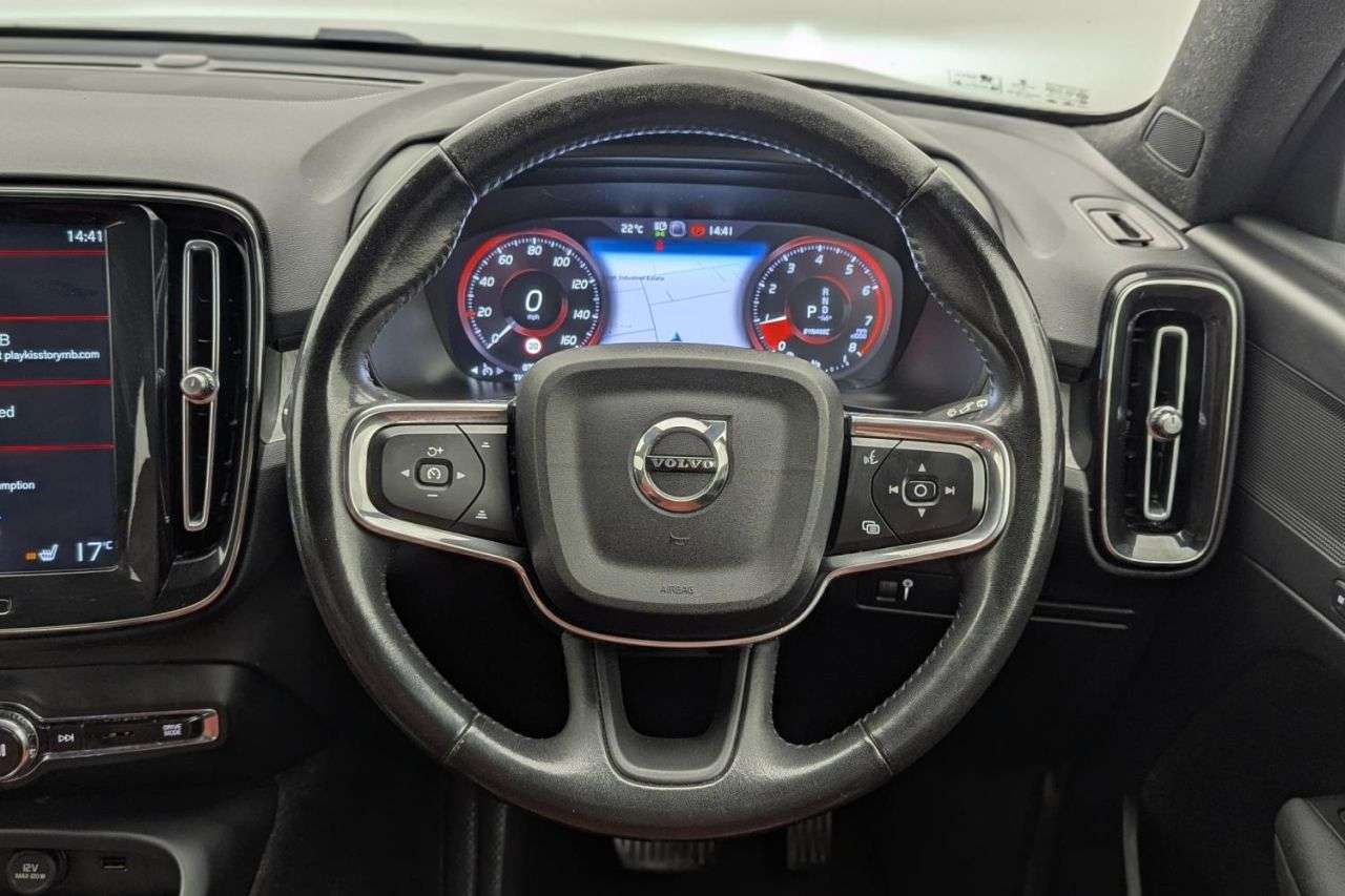 2021 VOLVO XC40 2021 VOLVO XC40