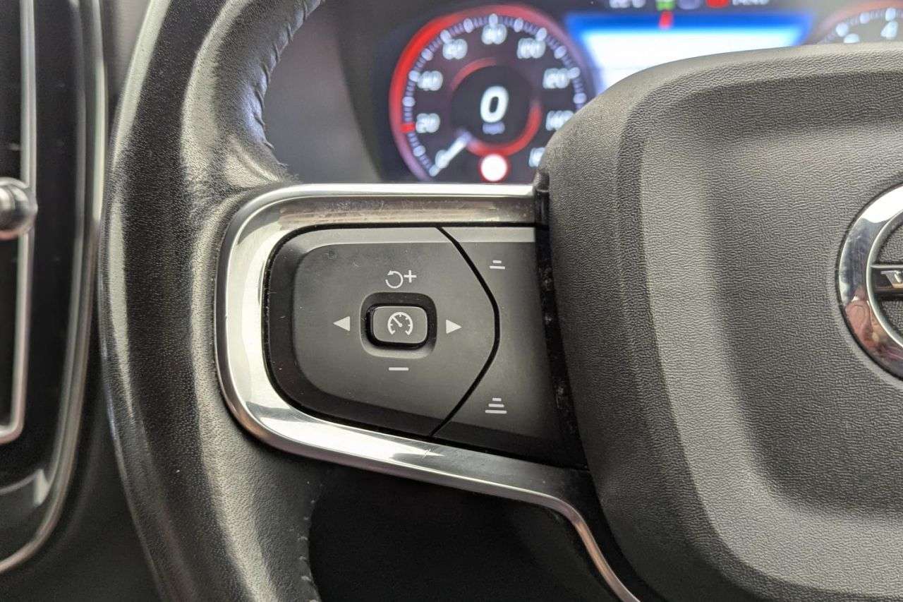2021 VOLVO XC40 2021 VOLVO XC40