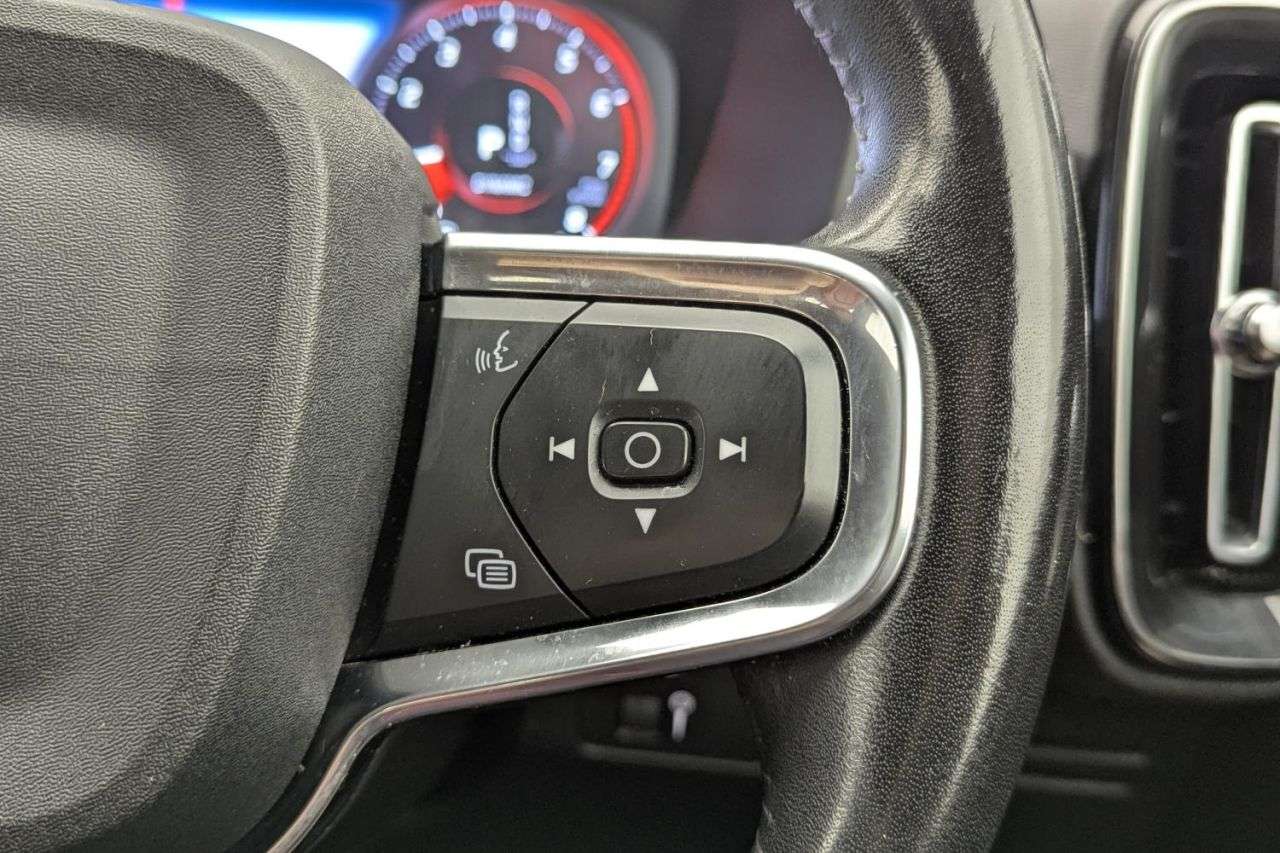 2021 VOLVO XC40 2021 VOLVO XC40