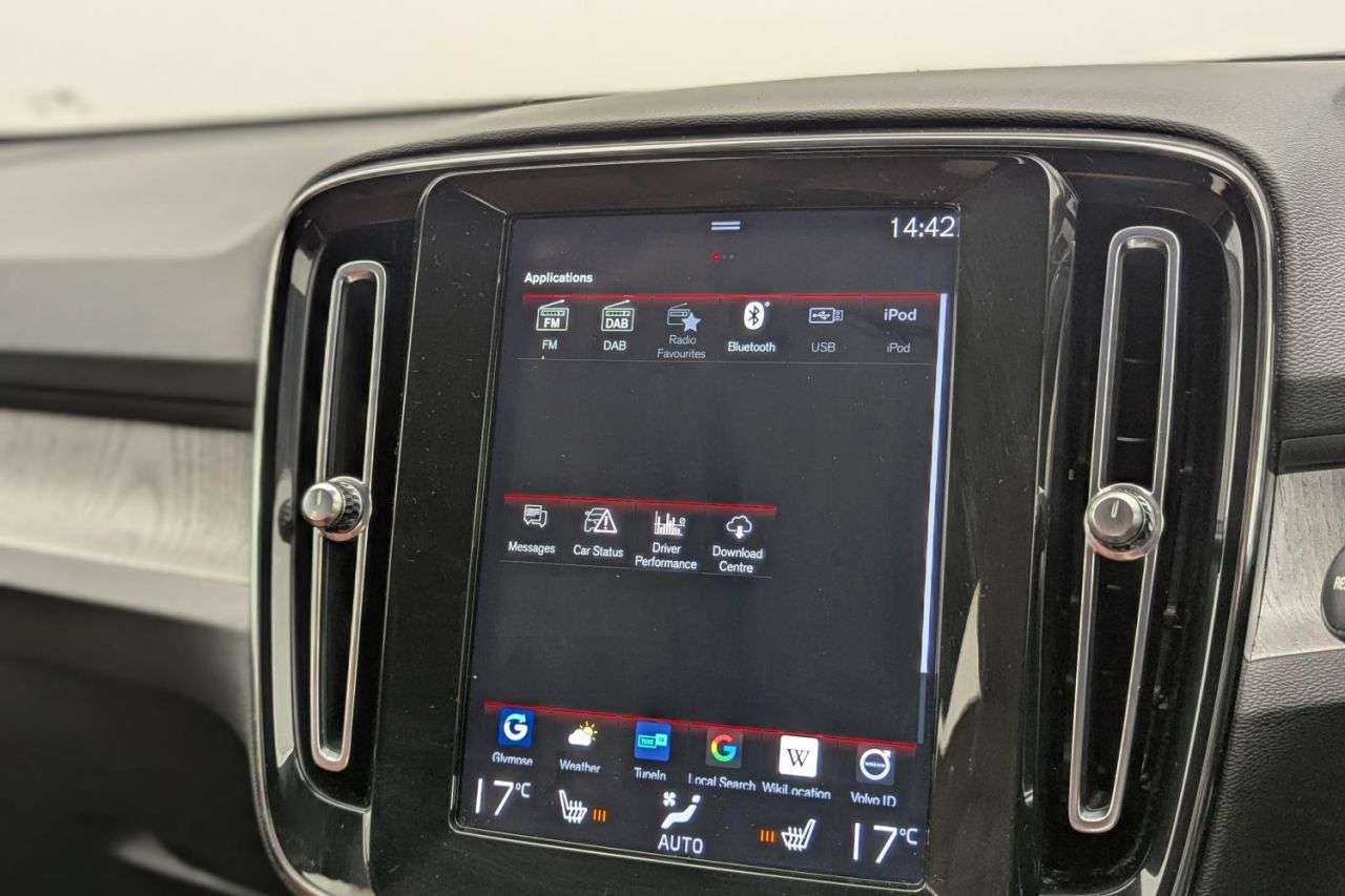 2021 VOLVO XC40 2021 VOLVO XC40