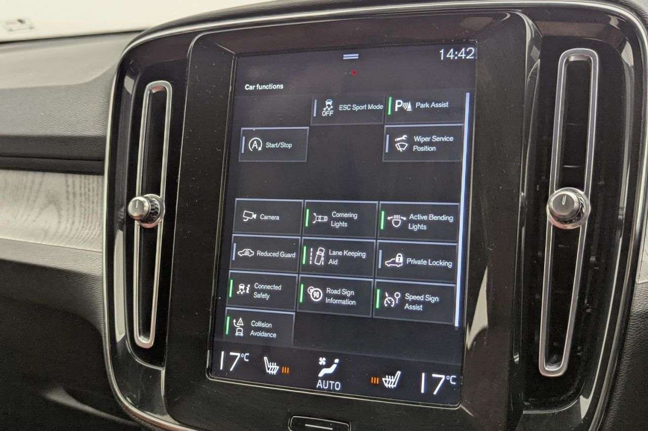 2021 VOLVO XC40 2021 VOLVO XC40