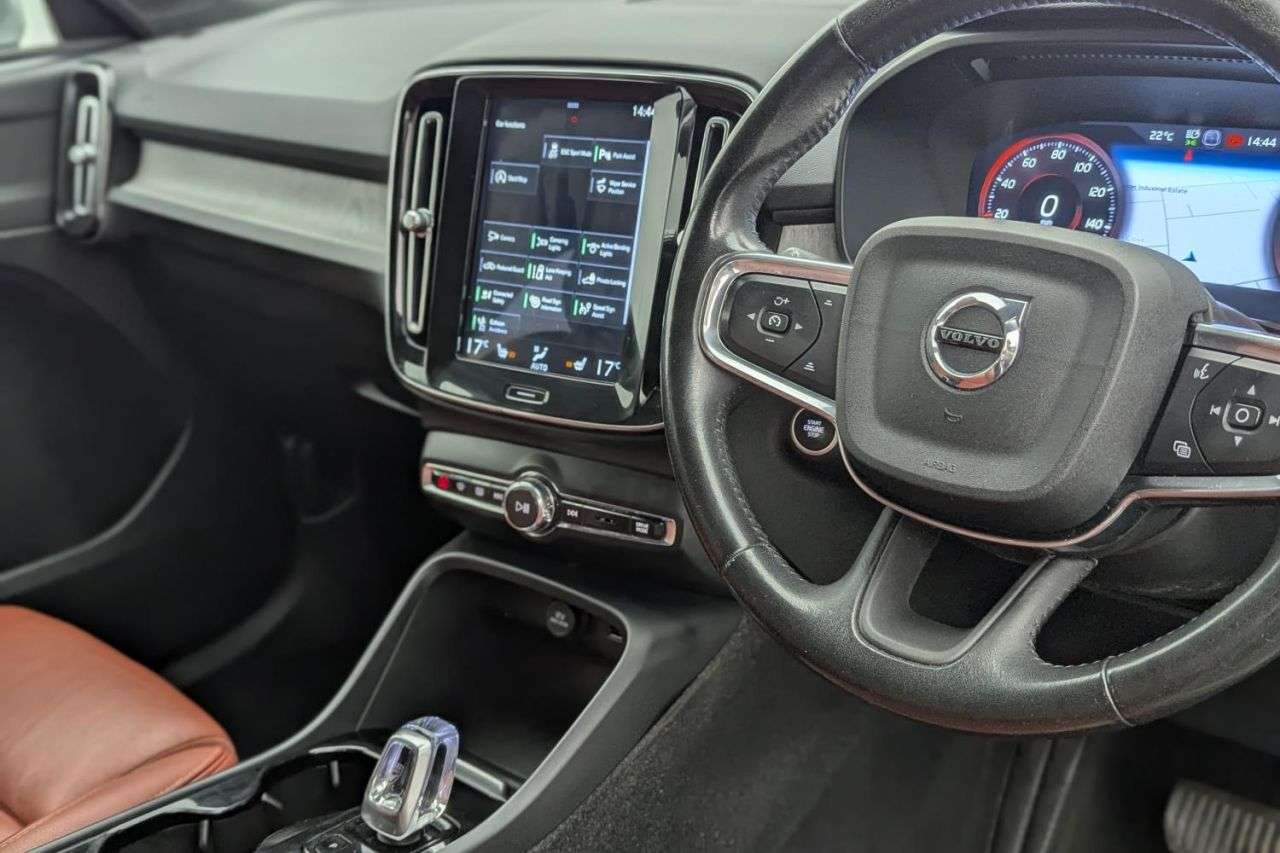 2021 VOLVO XC40 2021 VOLVO XC40