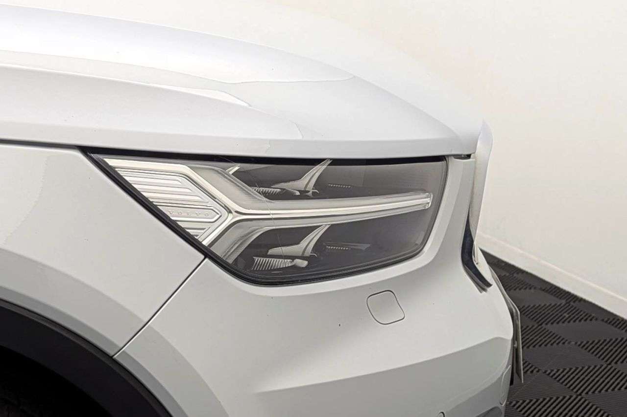 2021 VOLVO XC40 2021 VOLVO XC40