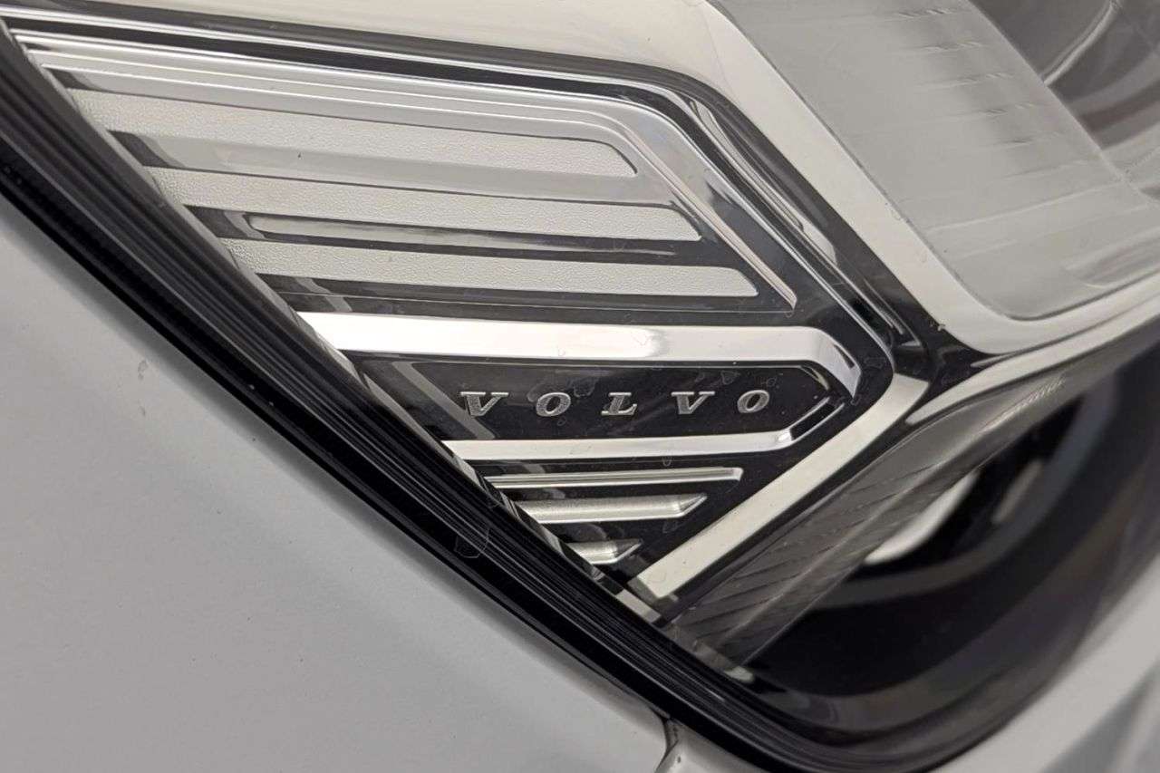 2021 VOLVO XC40 2021 VOLVO XC40