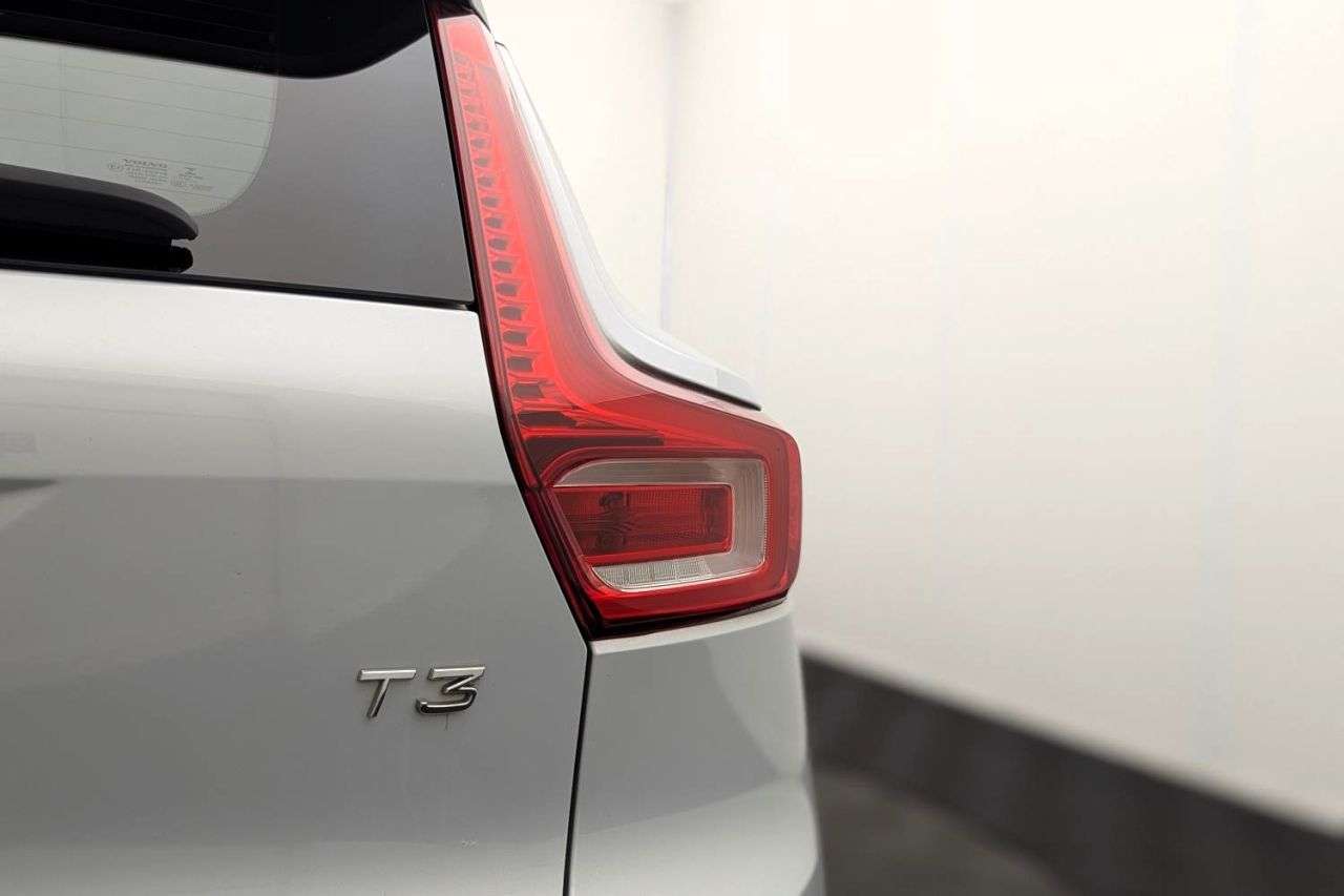 2021 VOLVO XC40 2021 VOLVO XC40