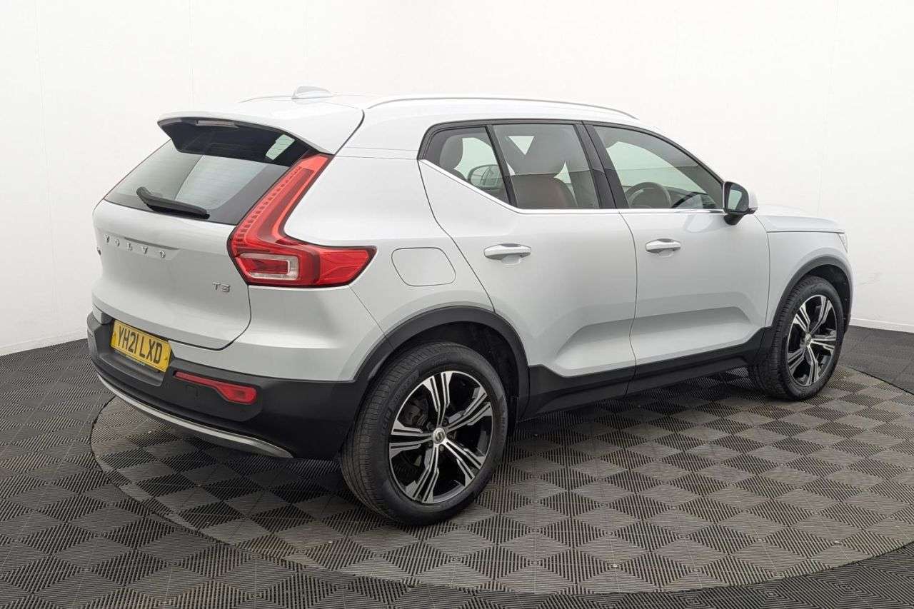 2021 VOLVO XC40 2021 VOLVO XC40