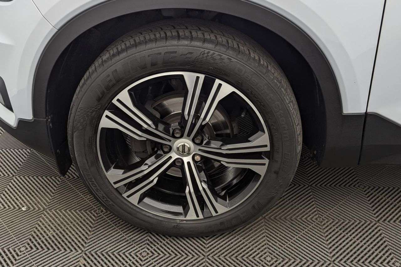 2021 VOLVO XC40 2021 VOLVO XC40
