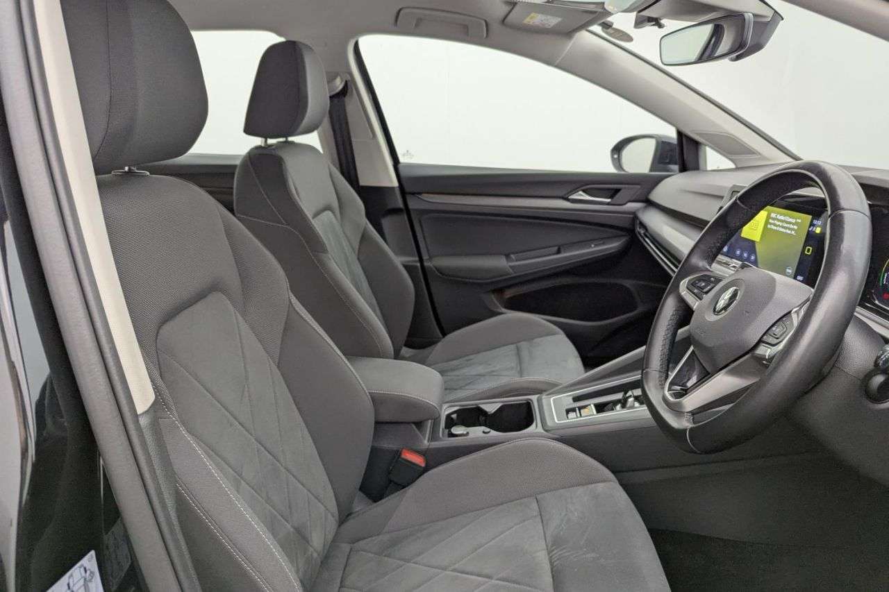 A 2021 VOLKSWAGEN GOLF 1.4 TSI 13kWh Style Hatchback 5dr Petrol Plug-in Hybrid DSG Euro 6 (s/s) (2 A 2021 VOLKSWAGEN GOLF 1.4 TSI 13kWh Style Hatchback 5dr Petrol Plug-in Hybrid DSG Euro 6 (s/s) (2
