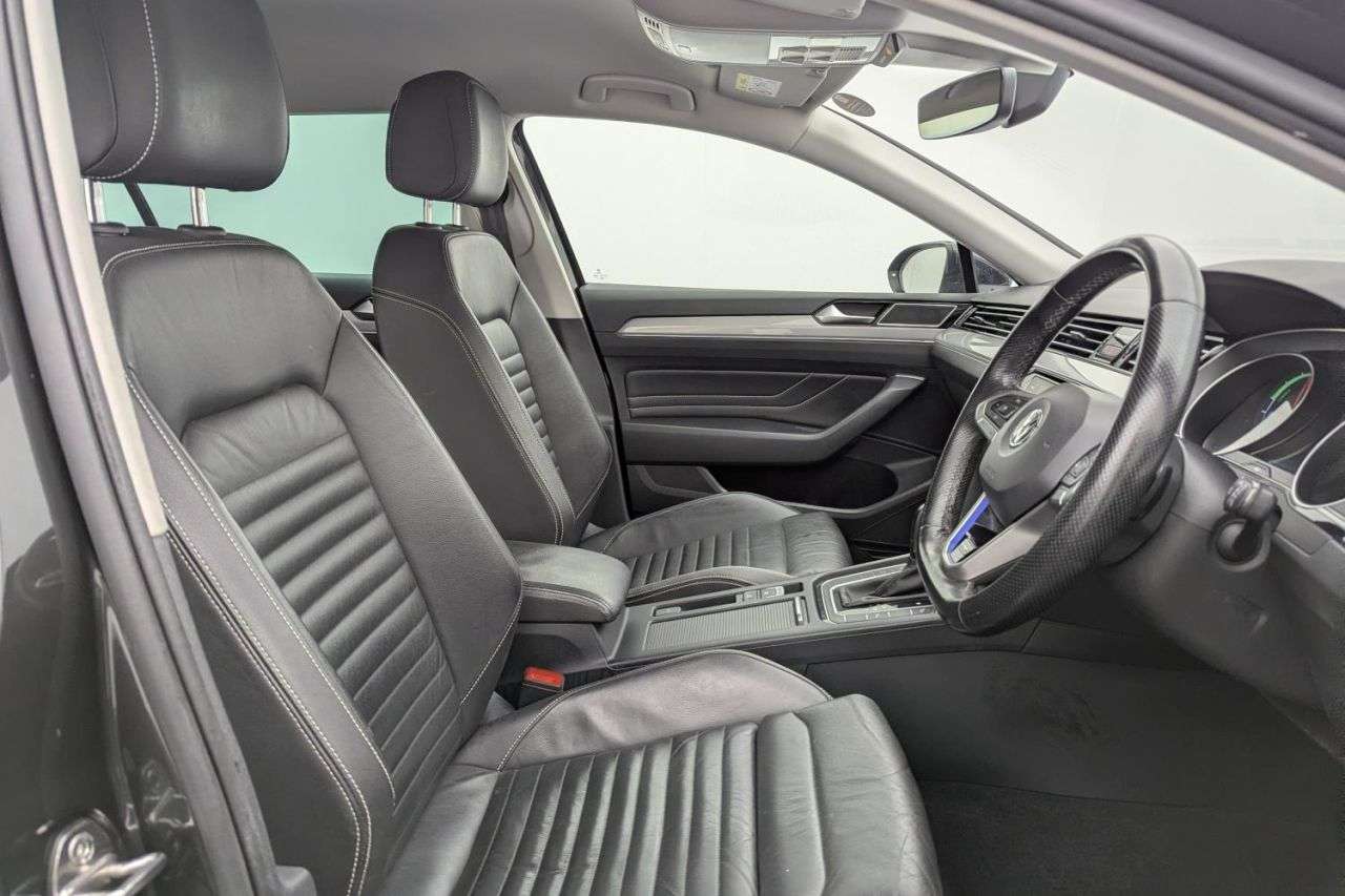 A 2020 VOLKSWAGEN PASSAT 1.4 TSI 13kWh GTE Estate 5dr Petrol Plug-in Hybrid DSG Euro 6 (s/s) (218 ps A 2020 VOLKSWAGEN PASSAT 1.4 TSI 13kWh GTE Estate 5dr Petrol Plug-in Hybrid DSG Euro 6 (s/s) (218 ps