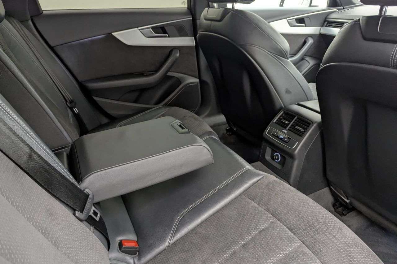 2018 AUDI A4 2018 AUDI A4