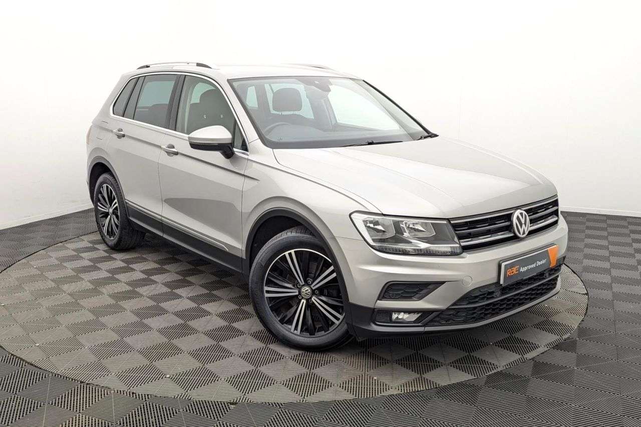 A 2019 VOLKSWAGEN TIGUAN 1.5 TSI EVO SE Navigation SUV 5dr Petrol Manual Euro 6 (s/s) (130 ps) Award A 2019 VOLKSWAGEN TIGUAN 1.5 TSI EVO SE Navigation SUV 5dr Petrol Manual Euro 6 (s/s) (130 ps) Award