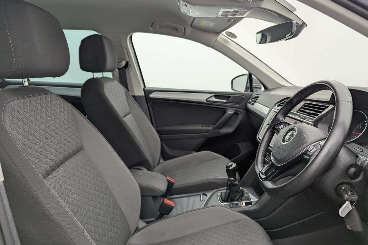 A 2019 VOLKSWAGEN TIGUAN 1.5 TSI EVO SE Navigation SUV 5dr Petrol Manual Euro 6 (s/s) (130 ps) Award A 2019 VOLKSWAGEN TIGUAN 1.5 TSI EVO SE Navigation SUV 5dr Petrol Manual Euro 6 (s/s) (130 ps) Award