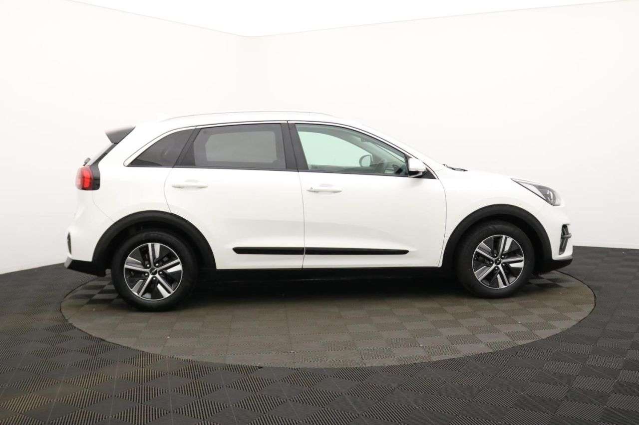 A 2022 KIA NIRO 1.6 GDi 2 SUV 5dr Petrol Hybrid DCT Euro 6 (s/s) (139 bhp) Award Winning 5 A 2022 KIA NIRO 1.6 GDi 2 SUV 5dr Petrol Hybrid DCT Euro 6 (s/s) (139 bhp) Award Winning 5