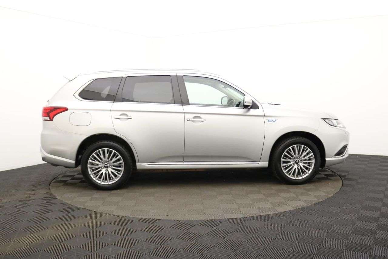 A 2019 MITSUBISHI OUTLANDER 2.4h TwinMotor 13.8kWh Juro SUV 5dr Petrol Plug-in Hybrid CVT 4WD Euro 6 (s A 2019 MITSUBISHI OUTLANDER 2.4h TwinMotor 13.8kWh Juro SUV 5dr Petrol Plug-in Hybrid CVT 4WD Euro 6 (s