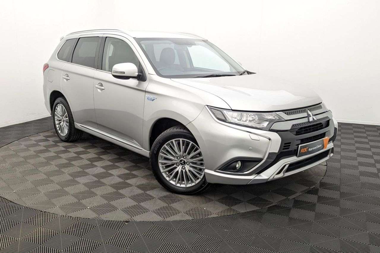 A 2019 MITSUBISHI OUTLANDER 2.4h TwinMotor 13.8kWh Juro SUV 5dr Petrol Plug-in Hybrid CVT 4WD Euro 6 (s A 2019 MITSUBISHI OUTLANDER 2.4h TwinMotor 13.8kWh Juro SUV 5dr Petrol Plug-in Hybrid CVT 4WD Euro 6 (s