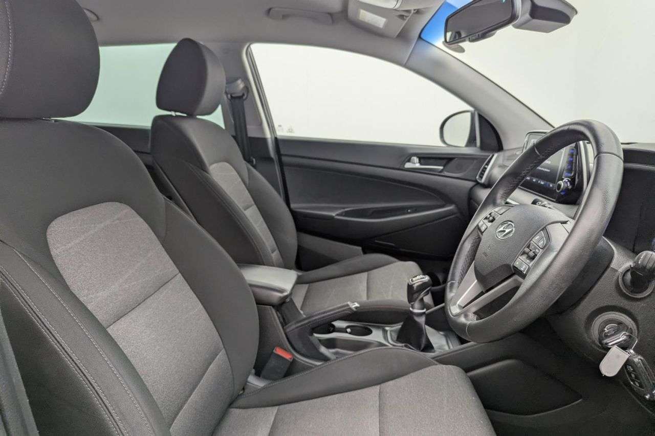 A 2018 HYUNDAI TUCSON 1.6 GDi SE Nav SUV 5dr Petrol Manual Euro 6 (s/s) (132 ps) Award Winning 5 A 2018 HYUNDAI TUCSON 1.6 GDi SE Nav SUV 5dr Petrol Manual Euro 6 (s/s) (132 ps) Award Winning 5