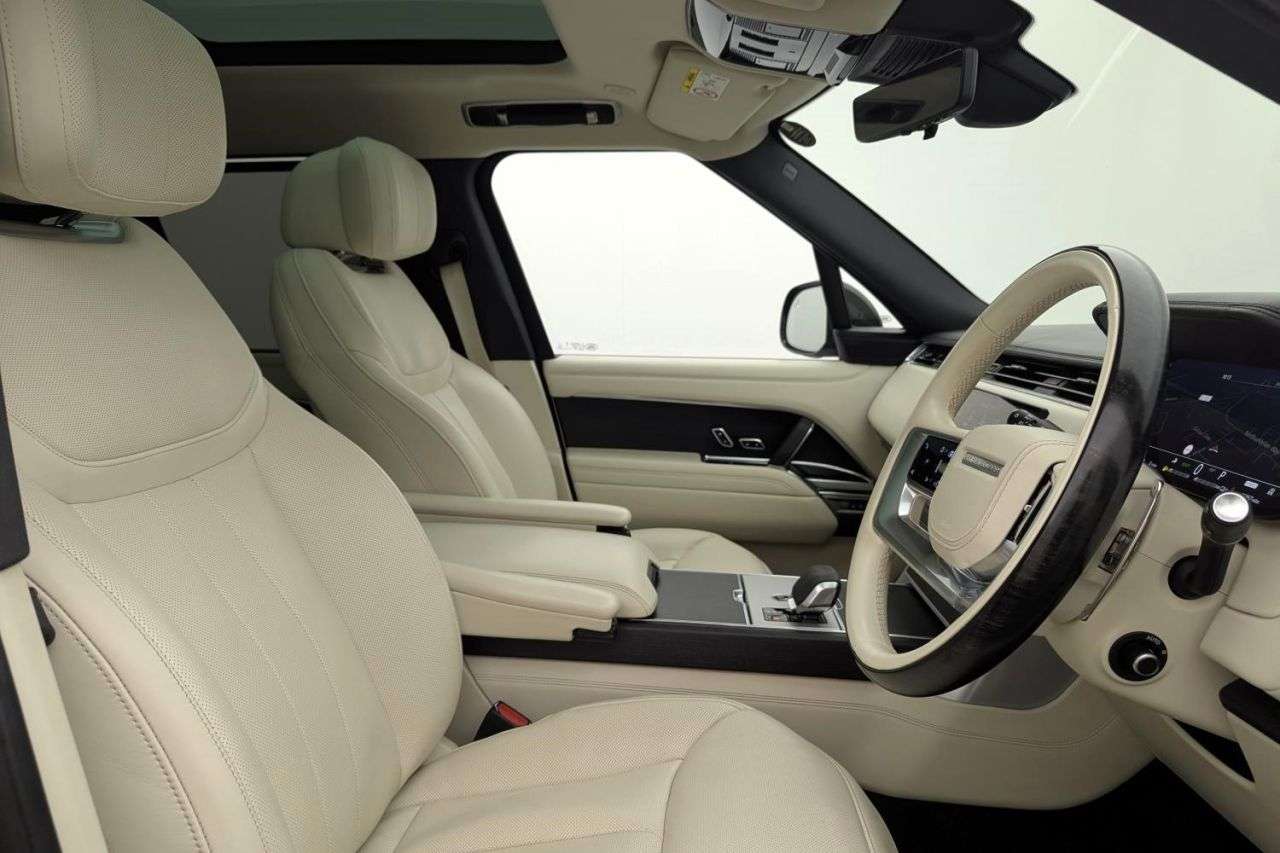 A 2023 LAND ROVER RANGE ROVER 3.0 P460e 38.2kWh Autobiography SUV 5dr Petrol Plug-in Hybrid Auto 4WD Euro A 2023 LAND ROVER RANGE ROVER 3.0 P460e 38.2kWh Autobiography SUV 5dr Petrol Plug-in Hybrid Auto 4WD Euro