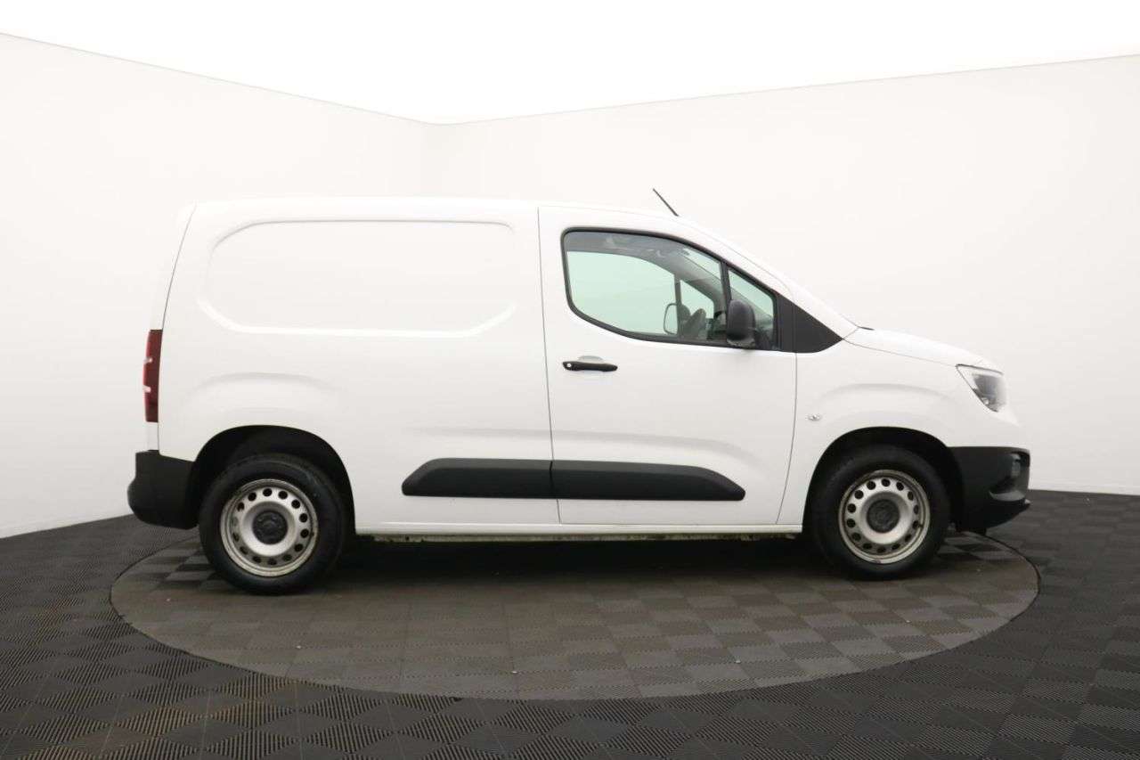 A 2021 VAUXHALL COMBO 1.5 Turbo D 2300 Dynamic Panel Van 4dr Diesel Manual L1 H1 Euro 6 (100 ps) A 2021 VAUXHALL COMBO 1.5 Turbo D 2300 Dynamic Panel Van 4dr Diesel Manual L1 H1 Euro 6 (100 ps)