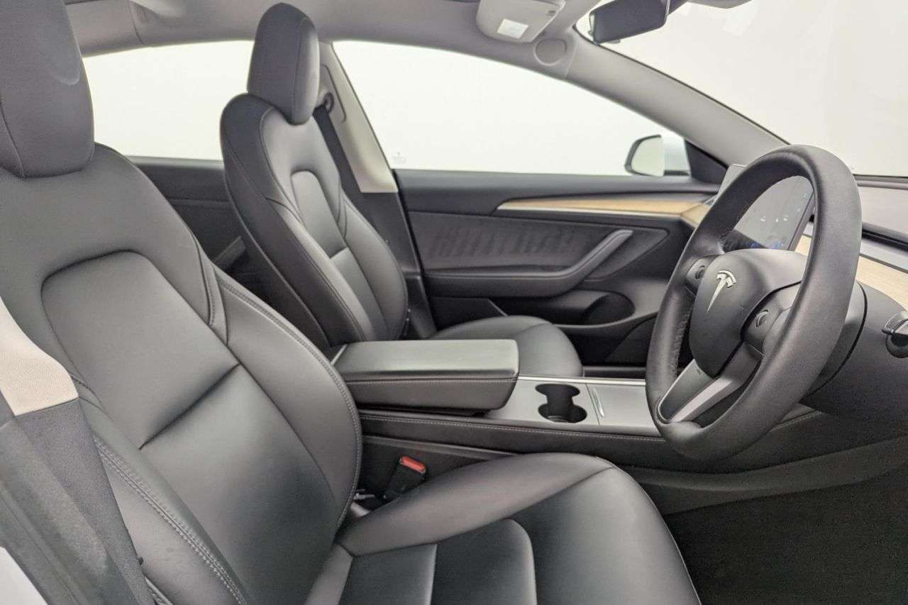 A 2022 TESLA MODEL 3 Standard Range Plus Saloon 4dr Electric Auto RWD (241 bhp) Award Winning 5 A 2022 TESLA MODEL 3 Standard Range Plus Saloon 4dr Electric Auto RWD (241 bhp) Award Winning 5