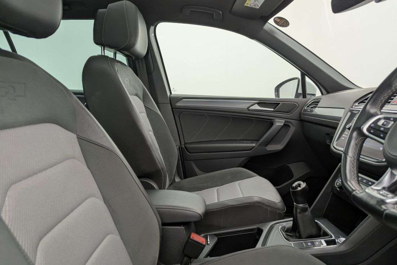 A 2019 VOLKSWAGEN TIGUAN 2.0 TDI R-Line Tech SUV 5dr Diesel Manual Euro 6 (s/s) (150 ps) Award Winni A 2019 VOLKSWAGEN TIGUAN 2.0 TDI R-Line Tech SUV 5dr Diesel Manual Euro 6 (s/s) (150 ps) Award Winni