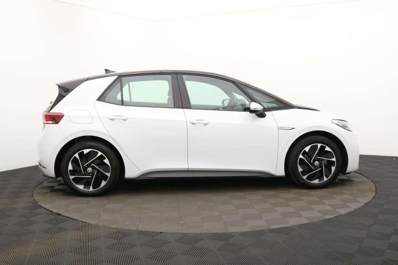 A 2022 VOLKSWAGEN ID.3 Pro Performance 58kWh Life Hatchback 5dr Electric Auto (204 ps) Award Winni A 2022 VOLKSWAGEN ID.3 Pro Performance 58kWh Life Hatchback 5dr Electric Auto (204 ps) Award Winni