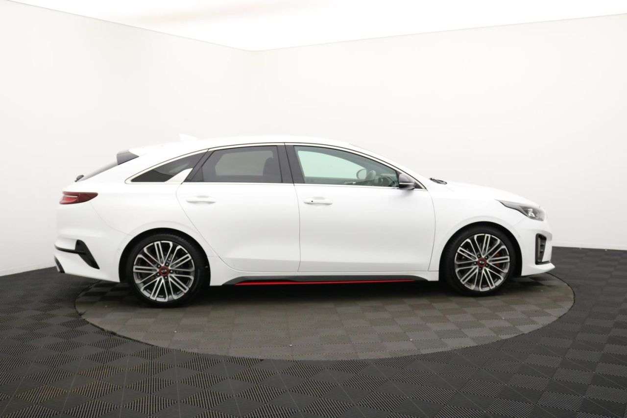A 2019 KIA PROCEED 1.6 T-GDi GT Shooting Brake 5dr Petrol DCT Euro 6 (s/s) (201 bhp) Award Win A 2019 KIA PROCEED 1.6 T-GDi GT Shooting Brake 5dr Petrol DCT Euro 6 (s/s) (201 bhp) Award Win