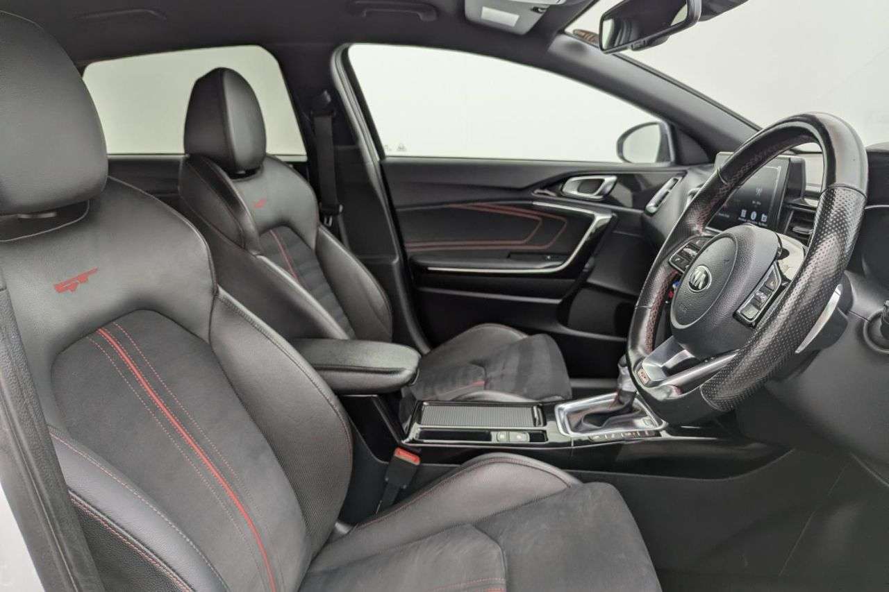 A 2019 KIA PROCEED 1.6 T-GDi GT Shooting Brake 5dr Petrol DCT Euro 6 (s/s) (201 bhp) Award Win A 2019 KIA PROCEED 1.6 T-GDi GT Shooting Brake 5dr Petrol DCT Euro 6 (s/s) (201 bhp) Award Win