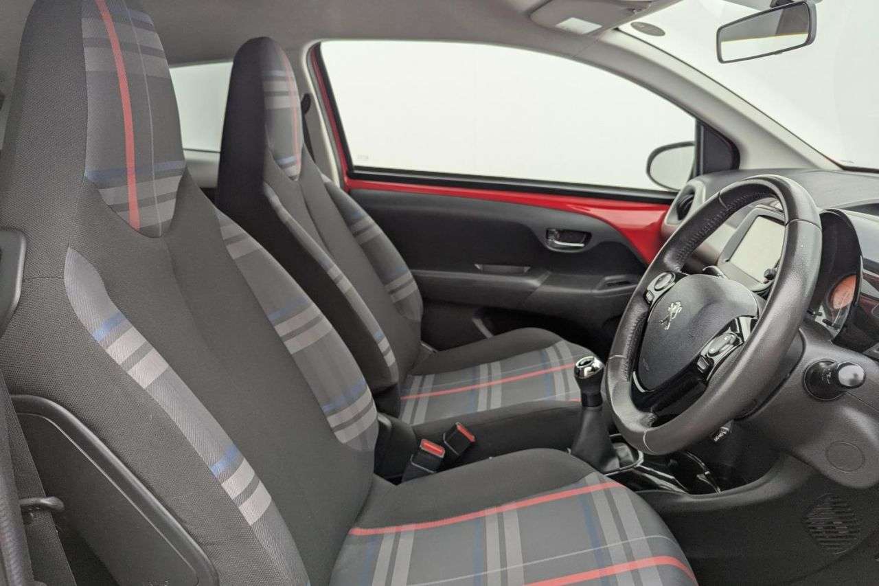 A 2015 PEUGEOT 108 1.2 VTi PureTech Allure Hatchback 3dr Petrol Manual Euro 5 (82 ps) Award Wi A 2015 PEUGEOT 108 1.2 VTi PureTech Allure Hatchback 3dr Petrol Manual Euro 5 (82 ps) Award Wi