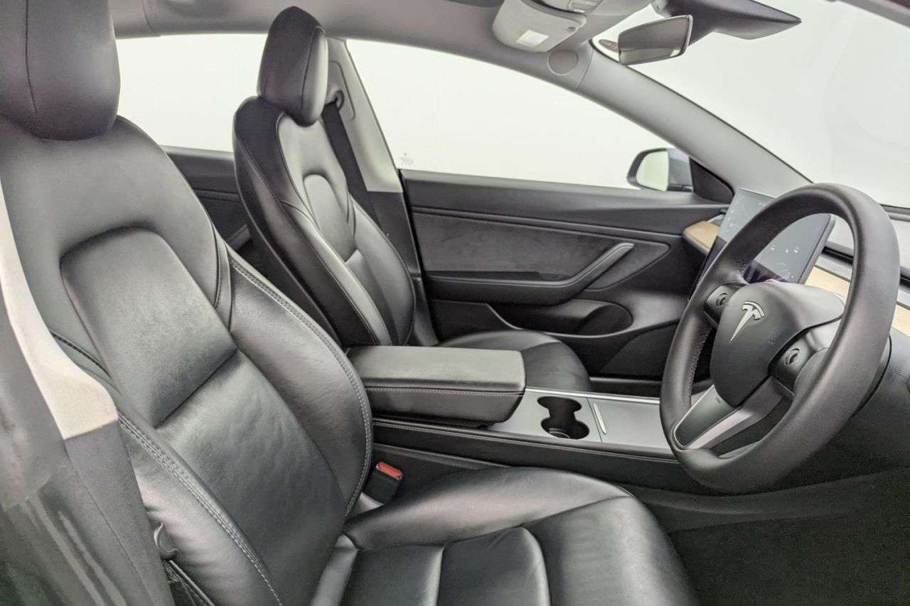A 2020 TESLA MODEL 3 Standard Range Plus Saloon 4dr Electric Auto RWD (241 bhp) Award Winning 5 A 2020 TESLA MODEL 3 Standard Range Plus Saloon 4dr Electric Auto RWD (241 bhp) Award Winning 5