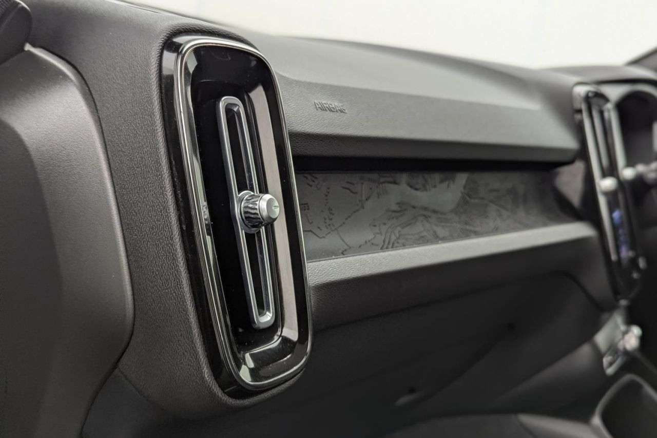 2023 VOLVO C40 2023 VOLVO C40
