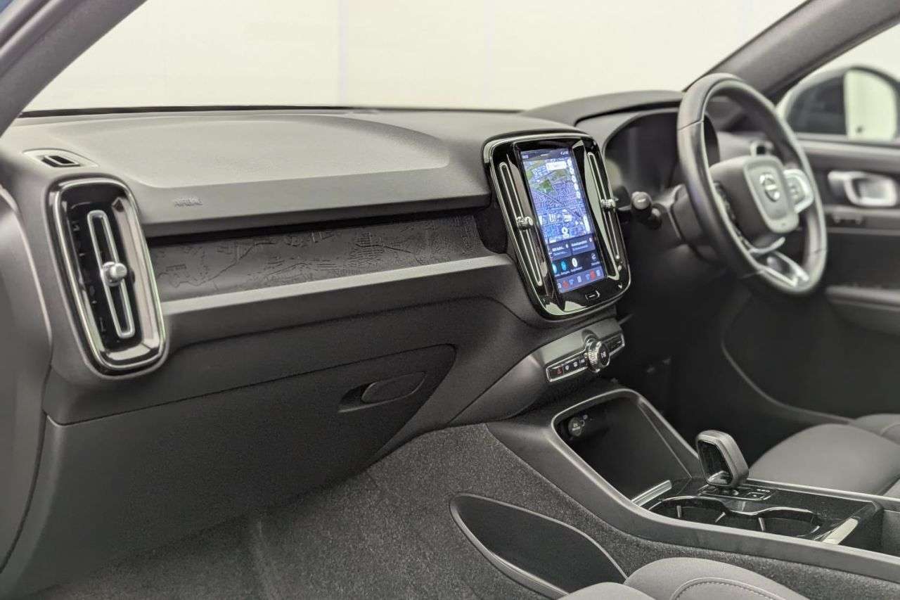 2023 VOLVO C40 2023 VOLVO C40