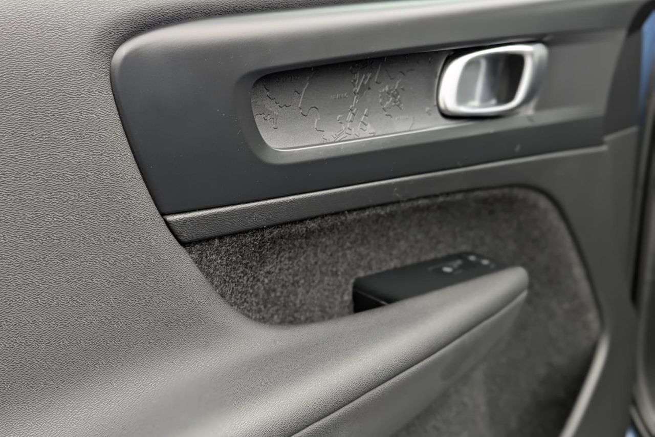 2023 VOLVO C40 2023 VOLVO C40
