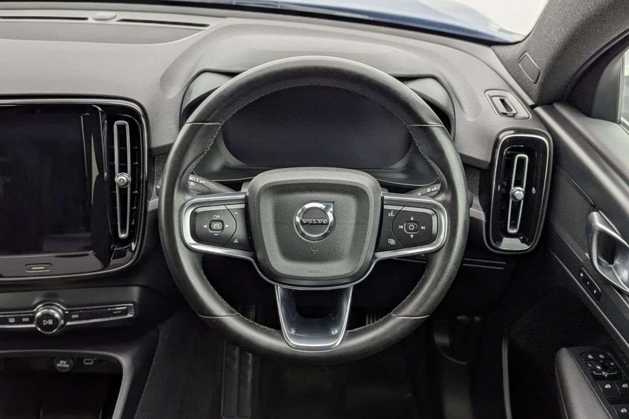 2023 VOLVO C40 2023 VOLVO C40