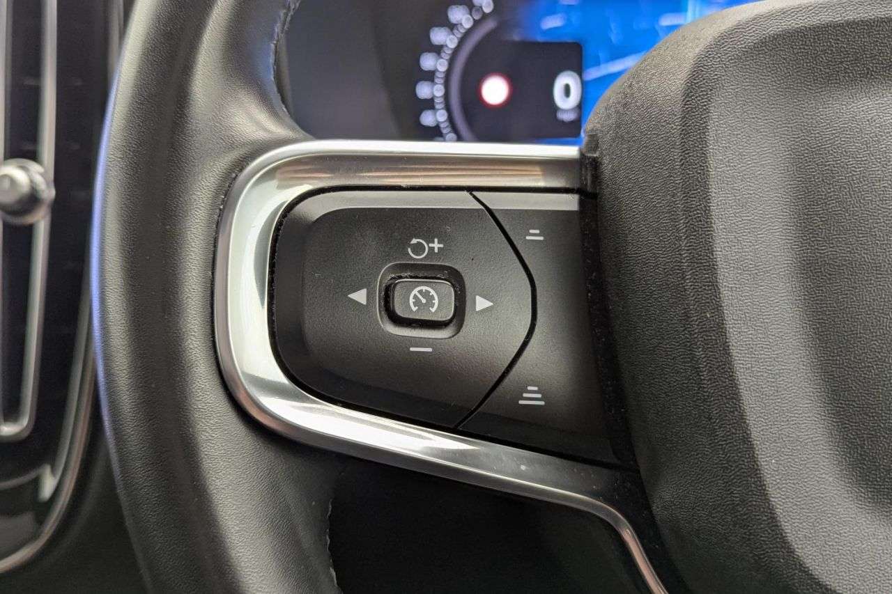 2023 VOLVO C40 2023 VOLVO C40