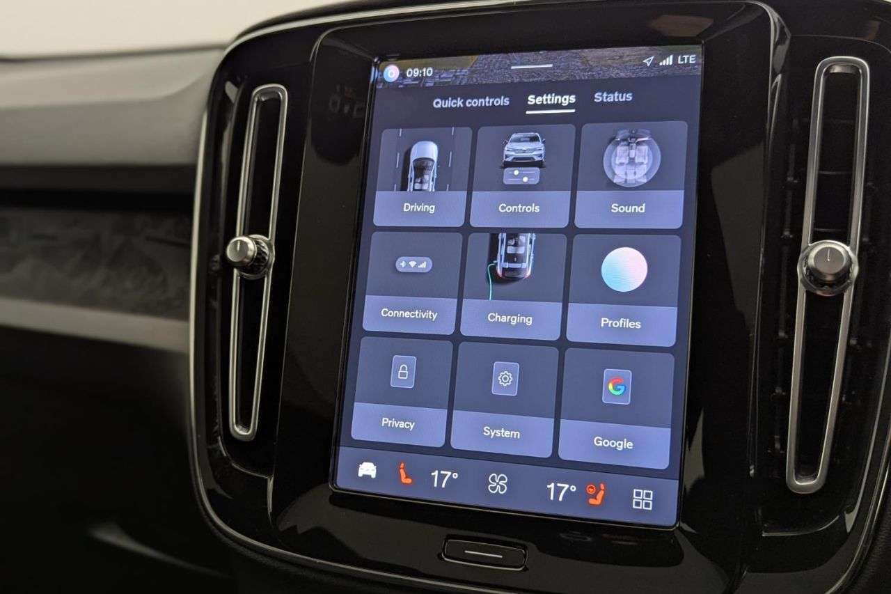 2023 VOLVO C40 2023 VOLVO C40