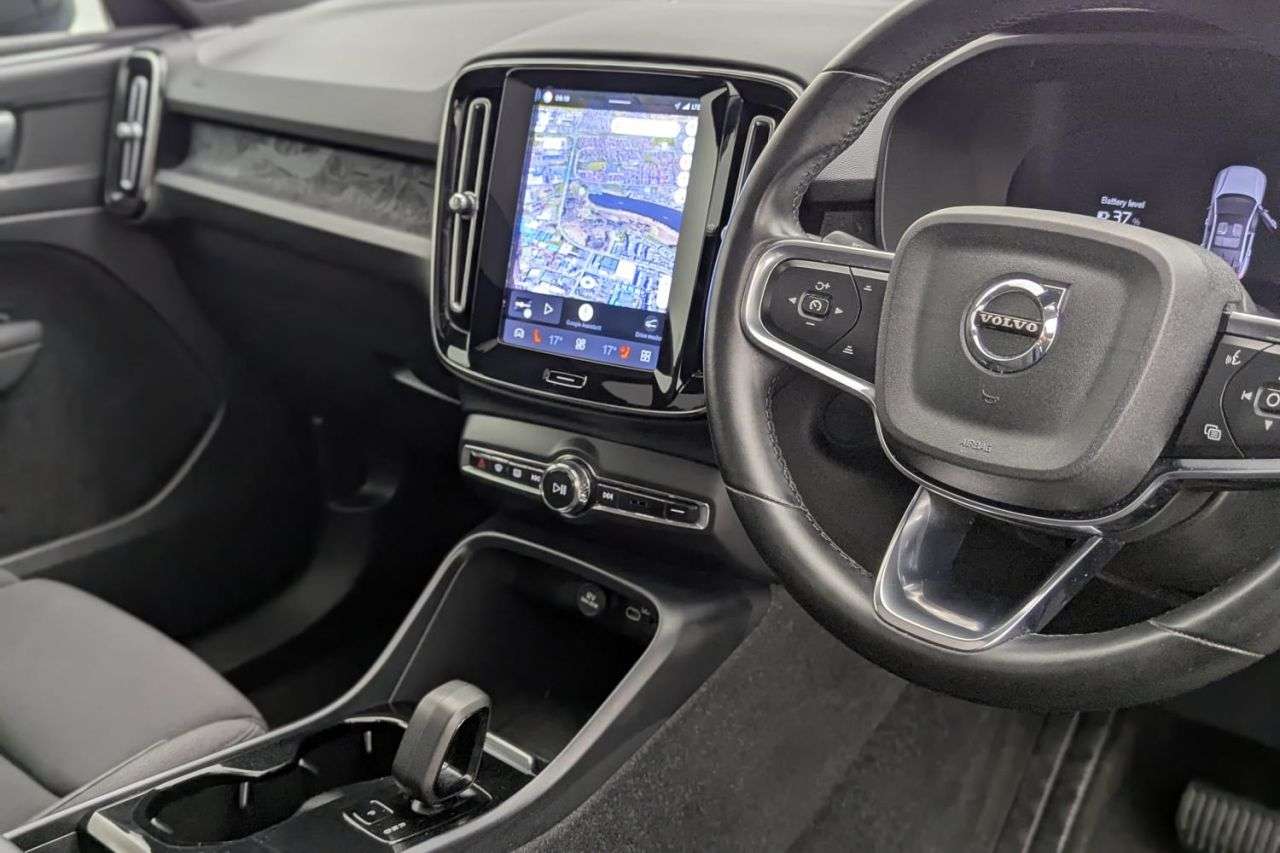 2023 VOLVO C40 2023 VOLVO C40