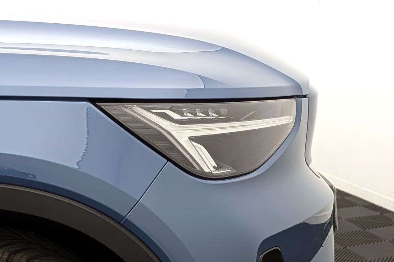 2023 VOLVO C40 2023 VOLVO C40