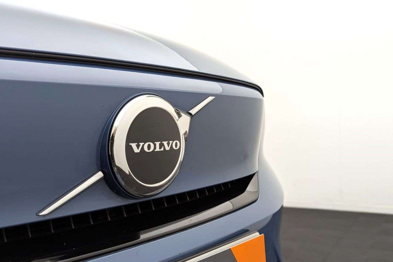 2023 VOLVO C40 2023 VOLVO C40