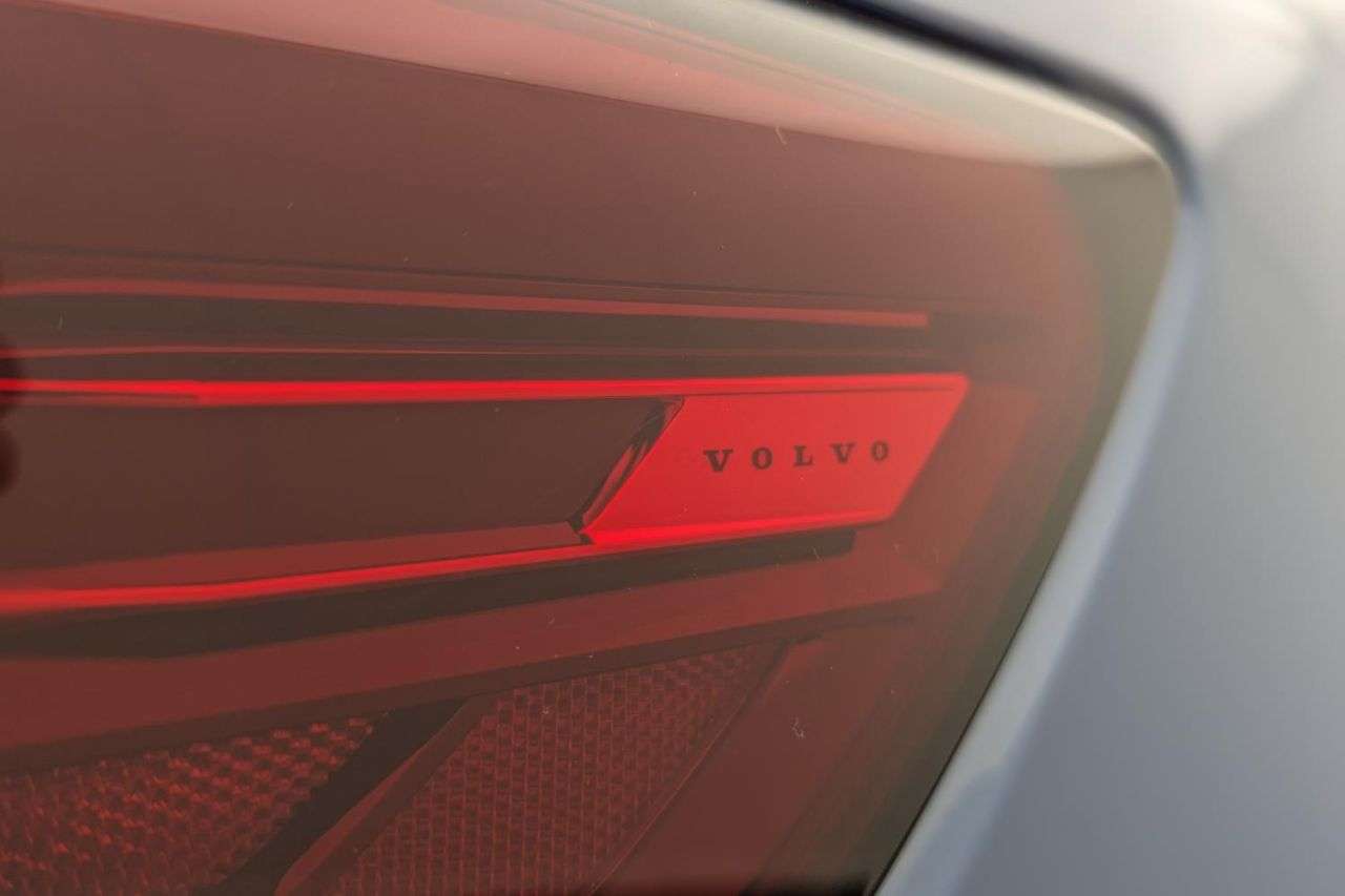2023 VOLVO C40 2023 VOLVO C40